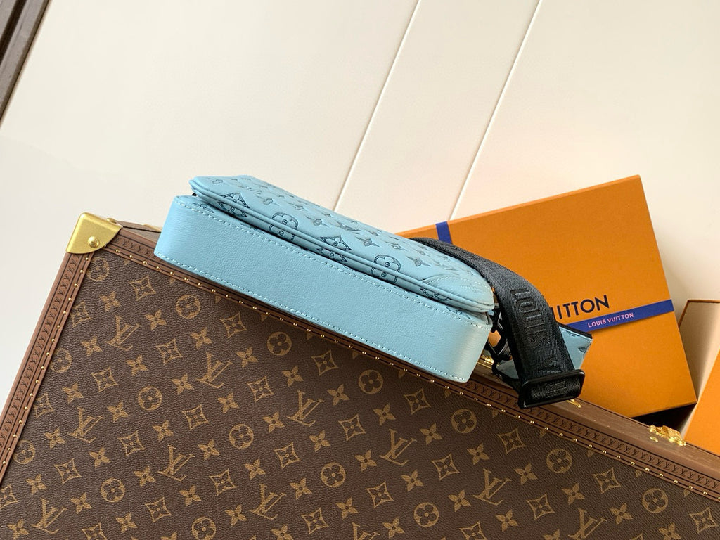 LV MESSENGER BAG