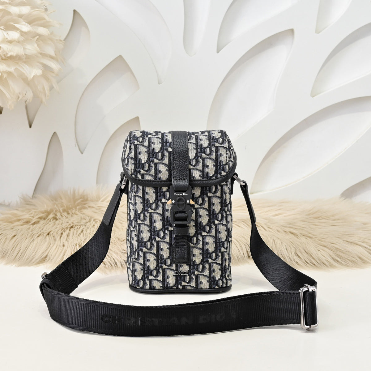 DIOR MESSENGER BAG