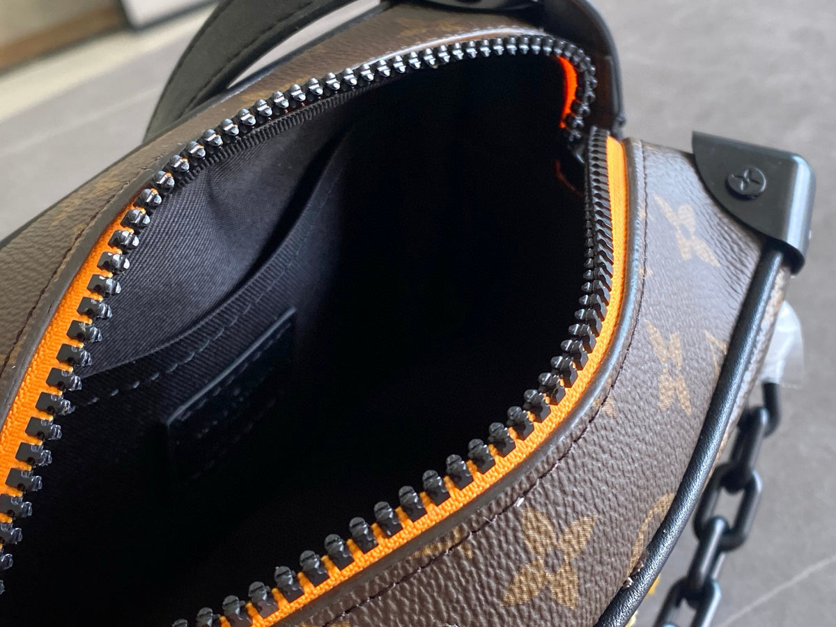LV MESSENGER BAG