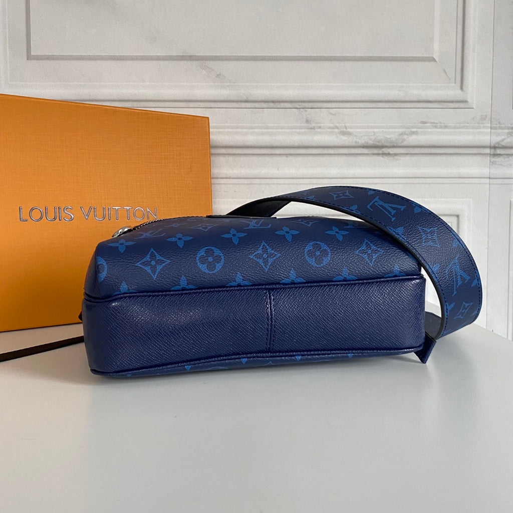 LV MESSENGER BAG