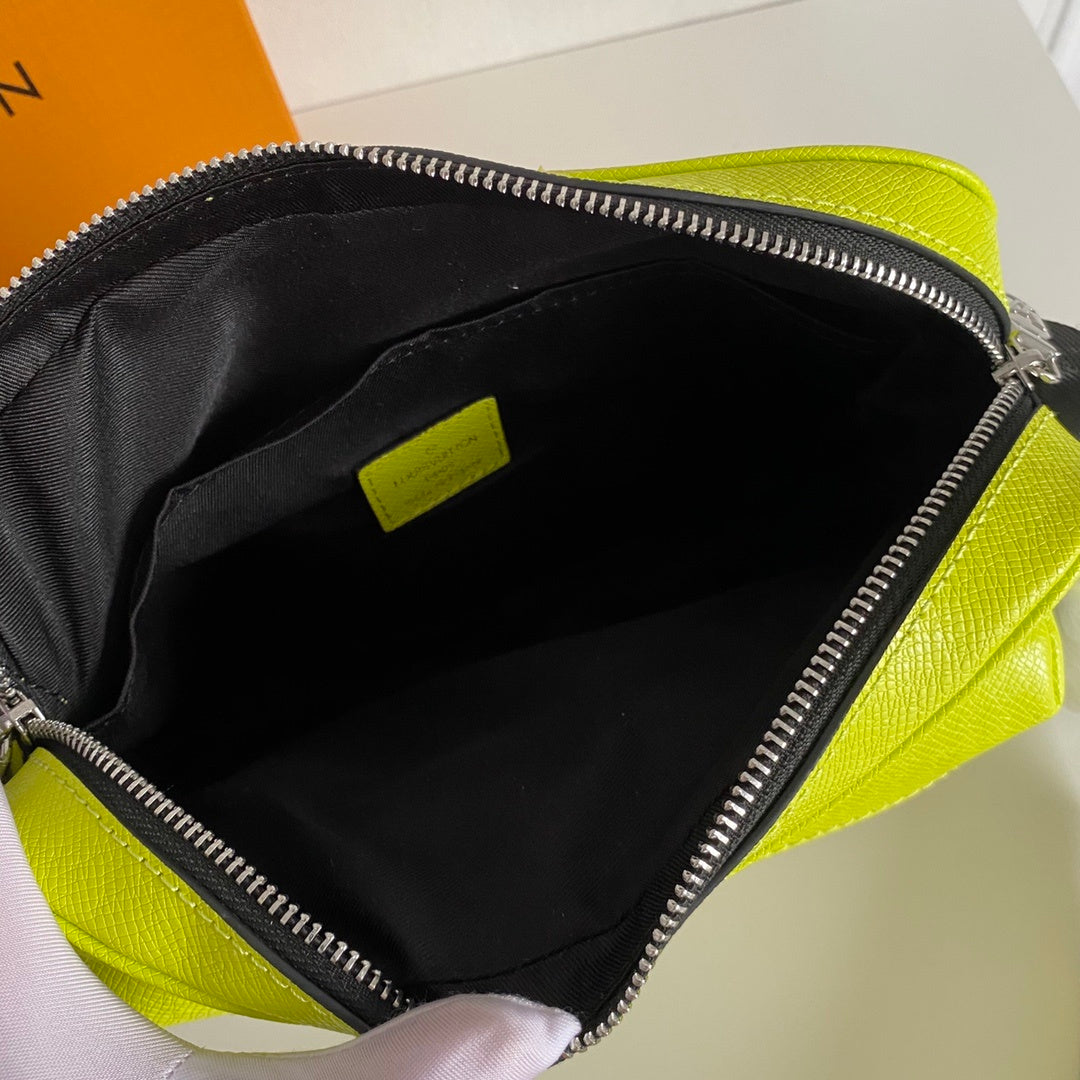 LV MESSENGER BAG