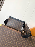 LV MESSENGER BAG