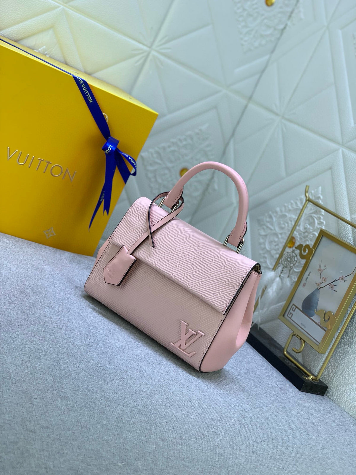 LV WOMENS BAG