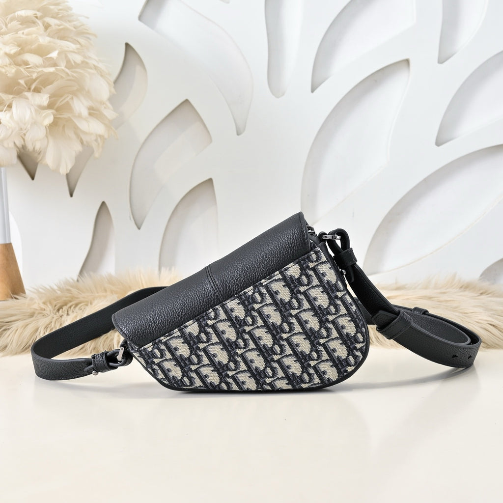 DIOR MESSENGER BAG