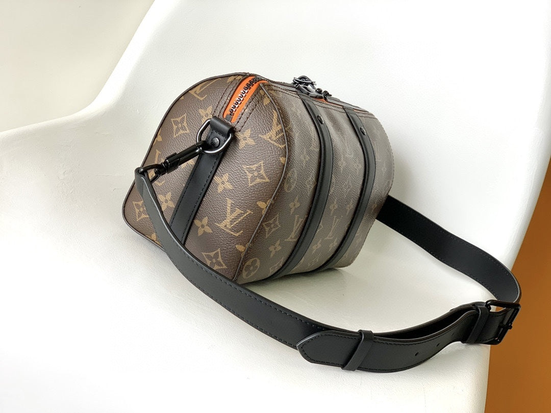 LV MESSENGER BAG