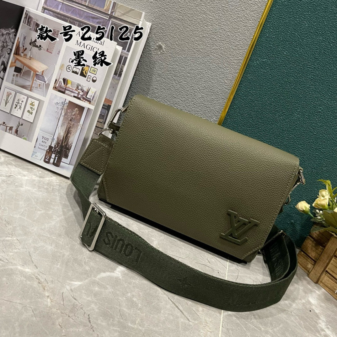 LV MESSENGER BAG