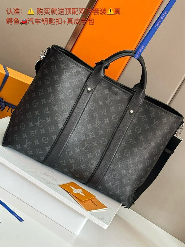 LV MESSENGER BAG