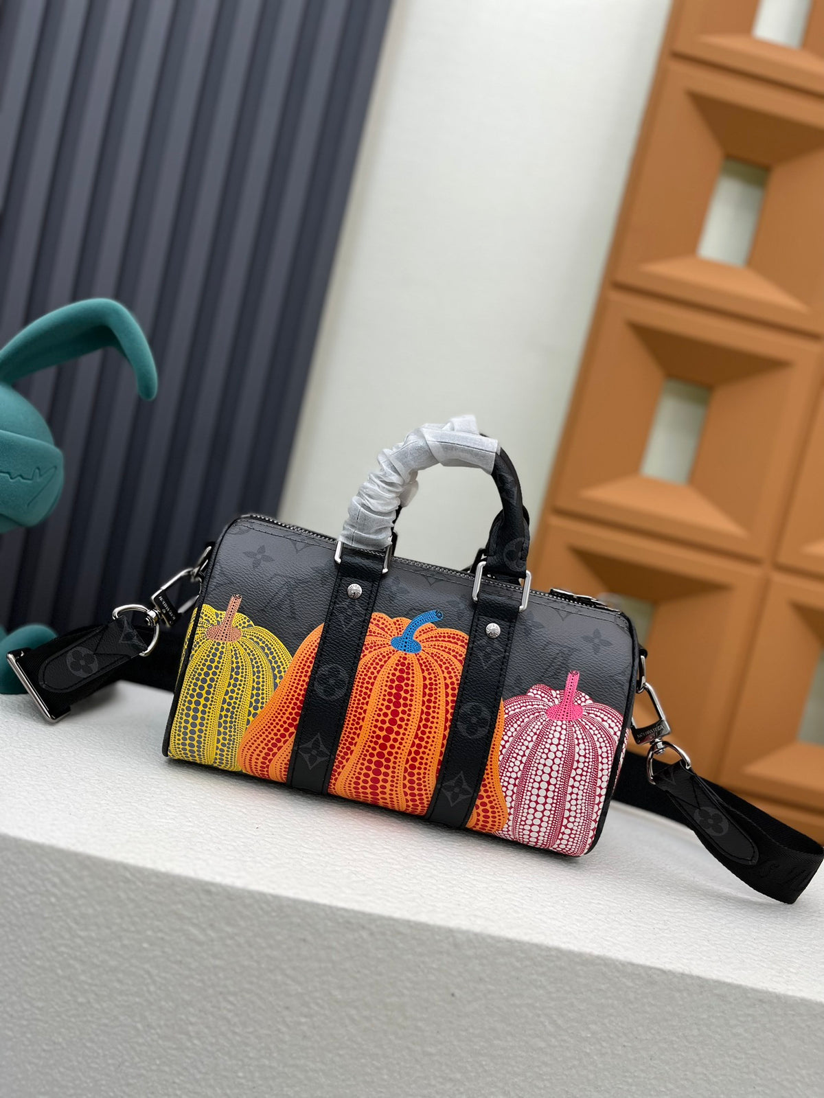 LV MESSENGER BAG