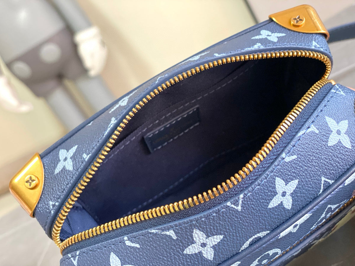 LV MESSENGER BAG
