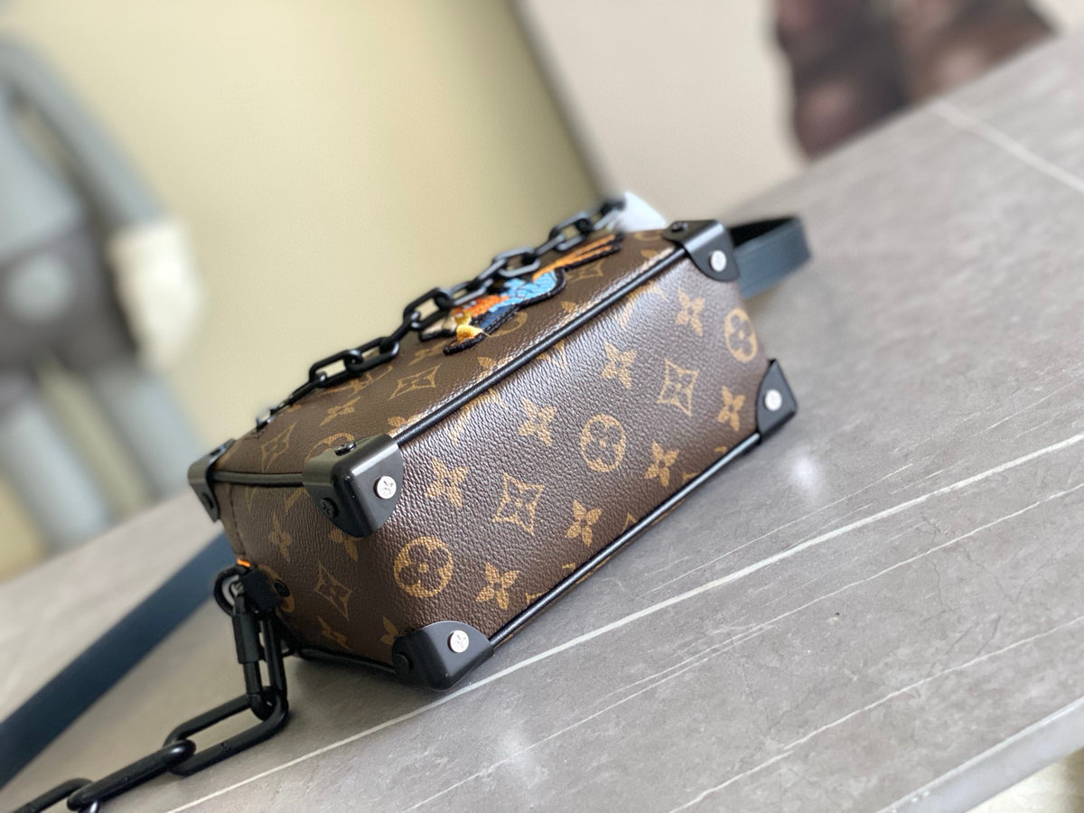 LV MESSENGER BAG
