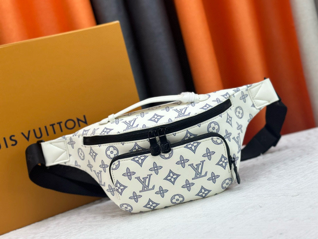 LV MESSENGER BAG