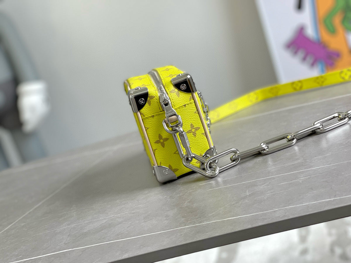 LV MESSENGER BAG