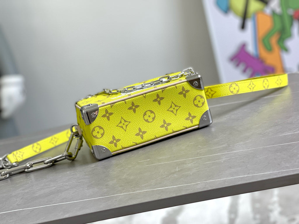 LV MESSENGER BAG