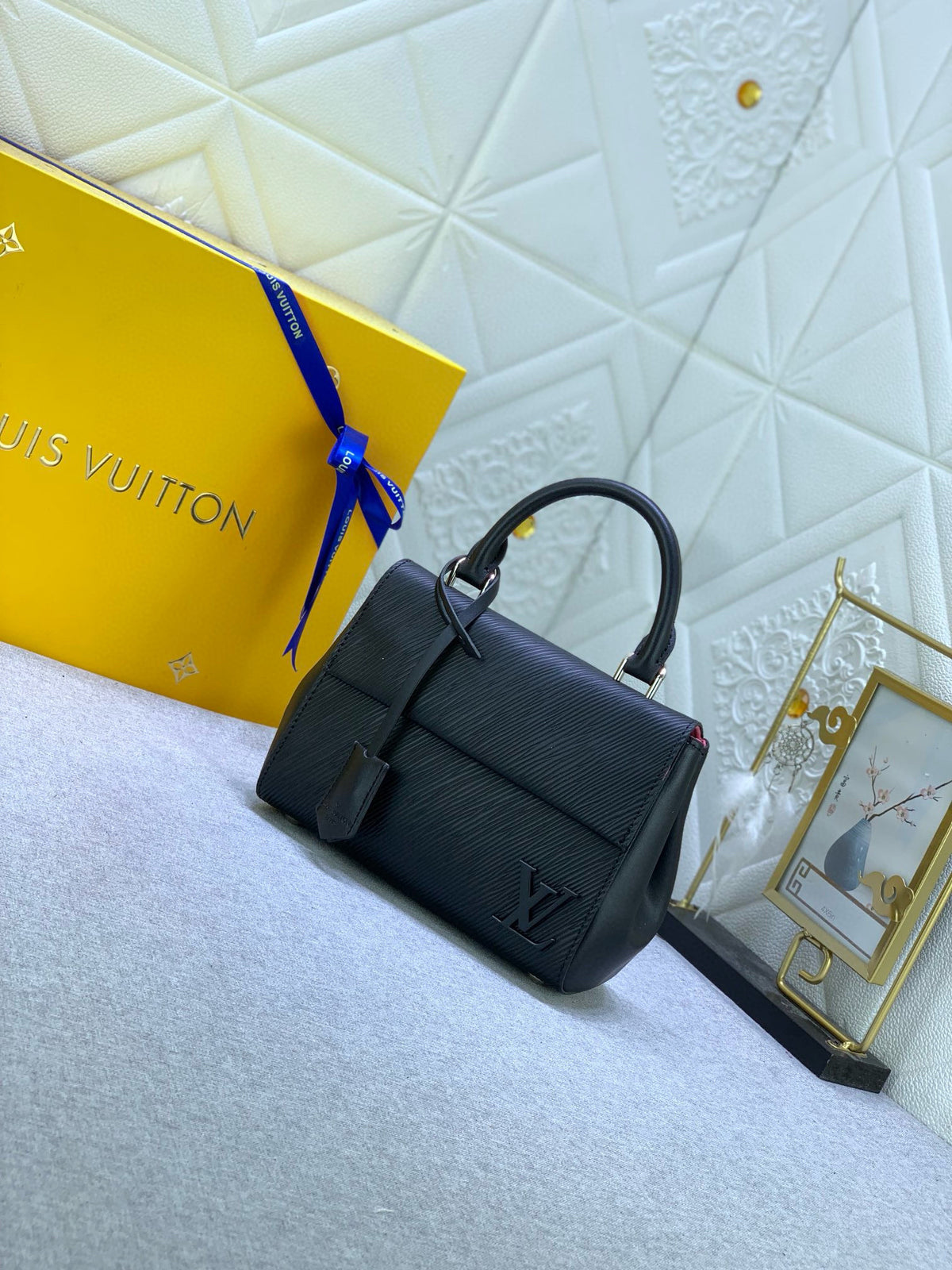 LV WOMENS BAG