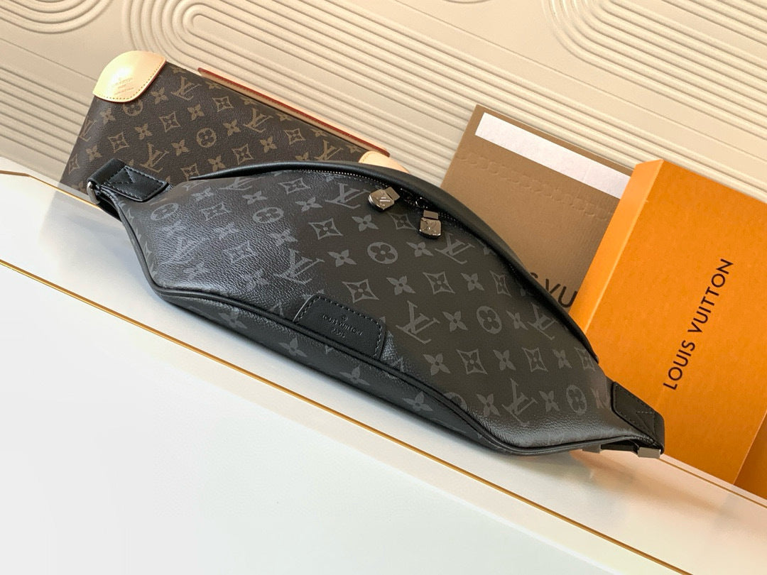 LV MESSENGER BAG
