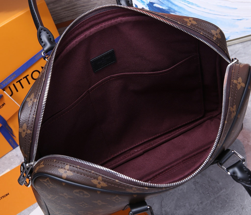 LV MESSENGER BAG