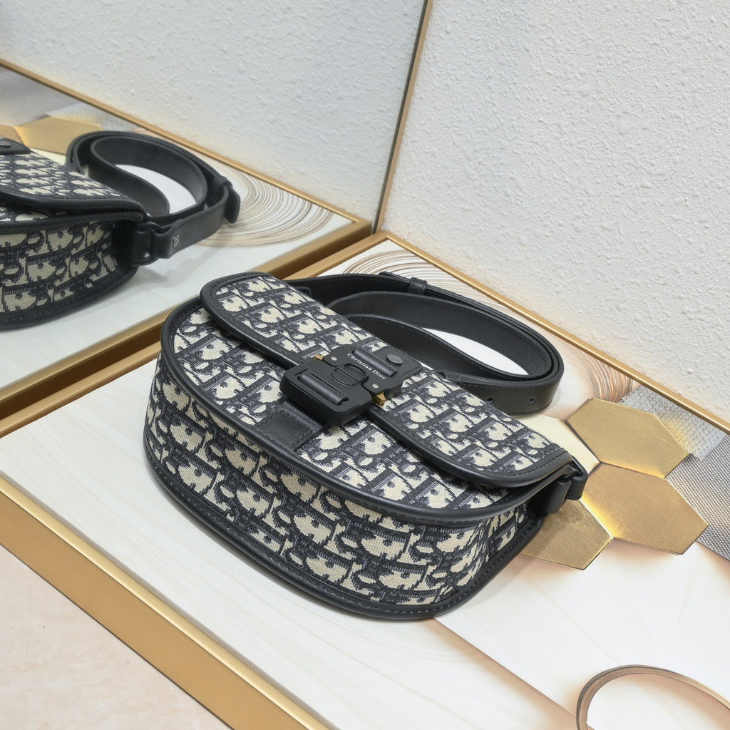 DIOR MESSENGER BAG