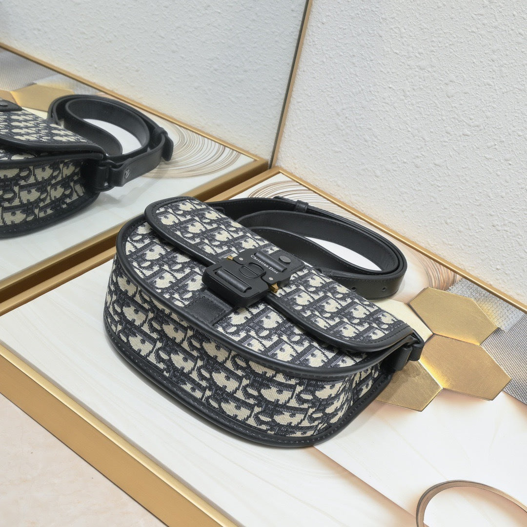 DIOR MESSENGER BAG