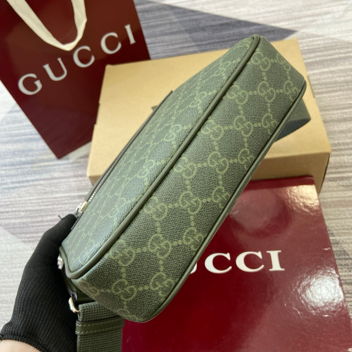 GUCCI MESSENGER BAG
