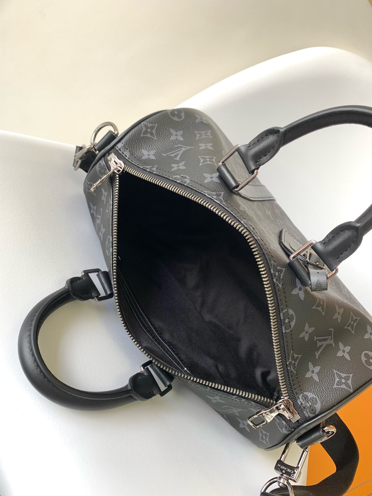 LV MESSENGER BAG