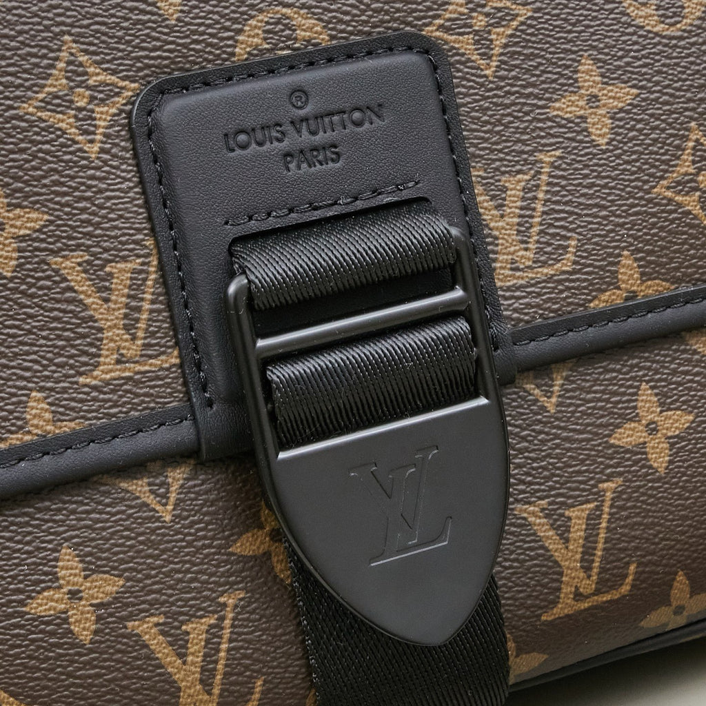 LV MESSENGER BAG