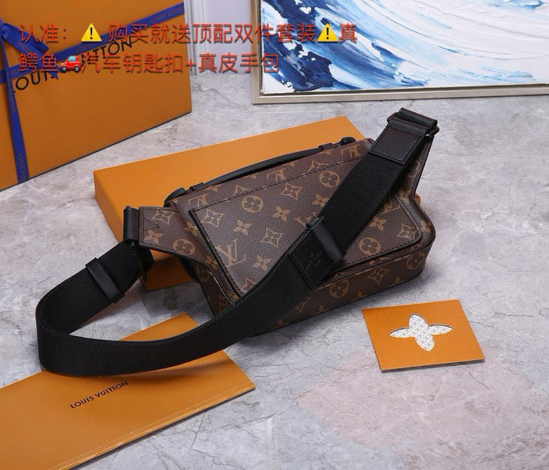 LV MESSENGER BAG
