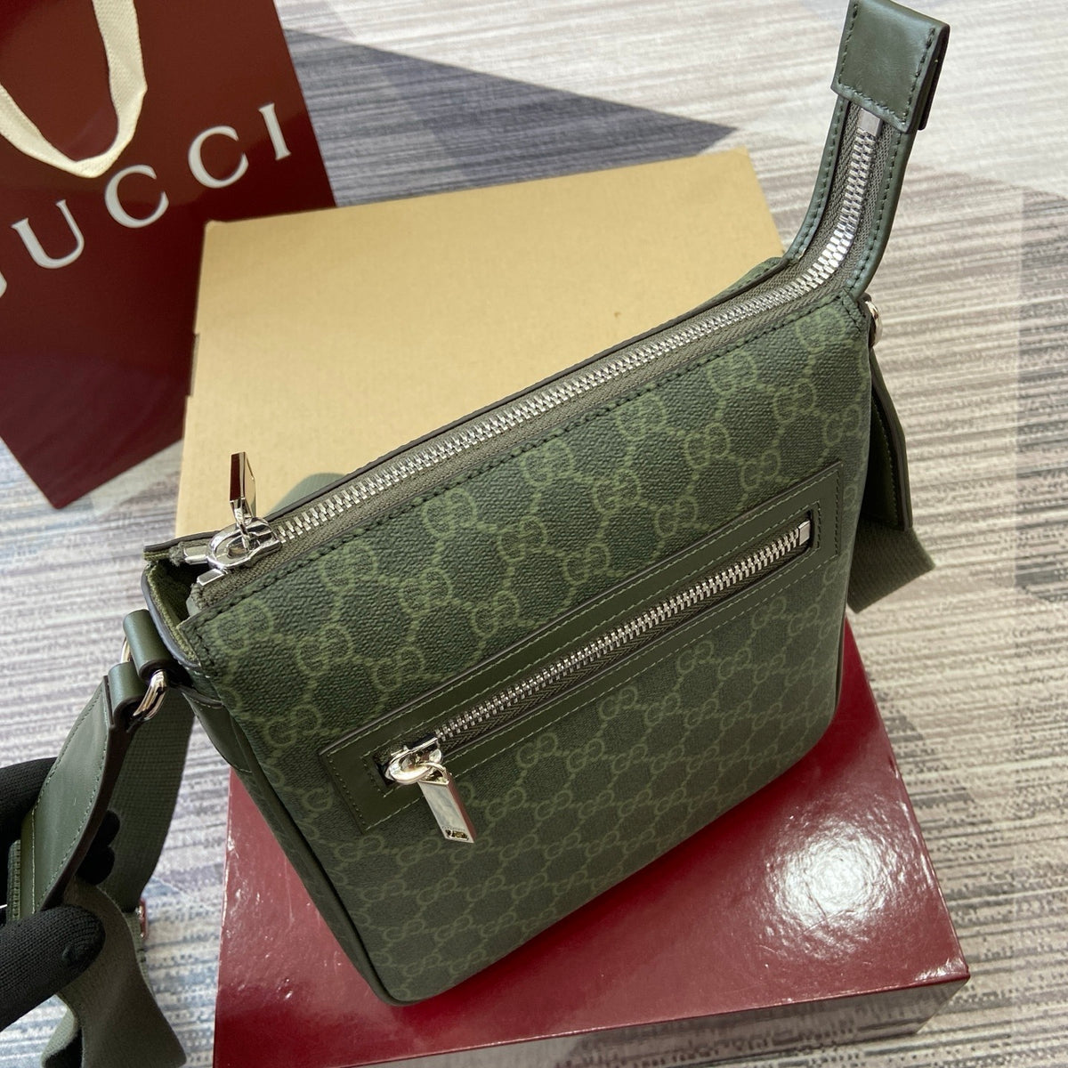 GUCCI MESSENGER BAG