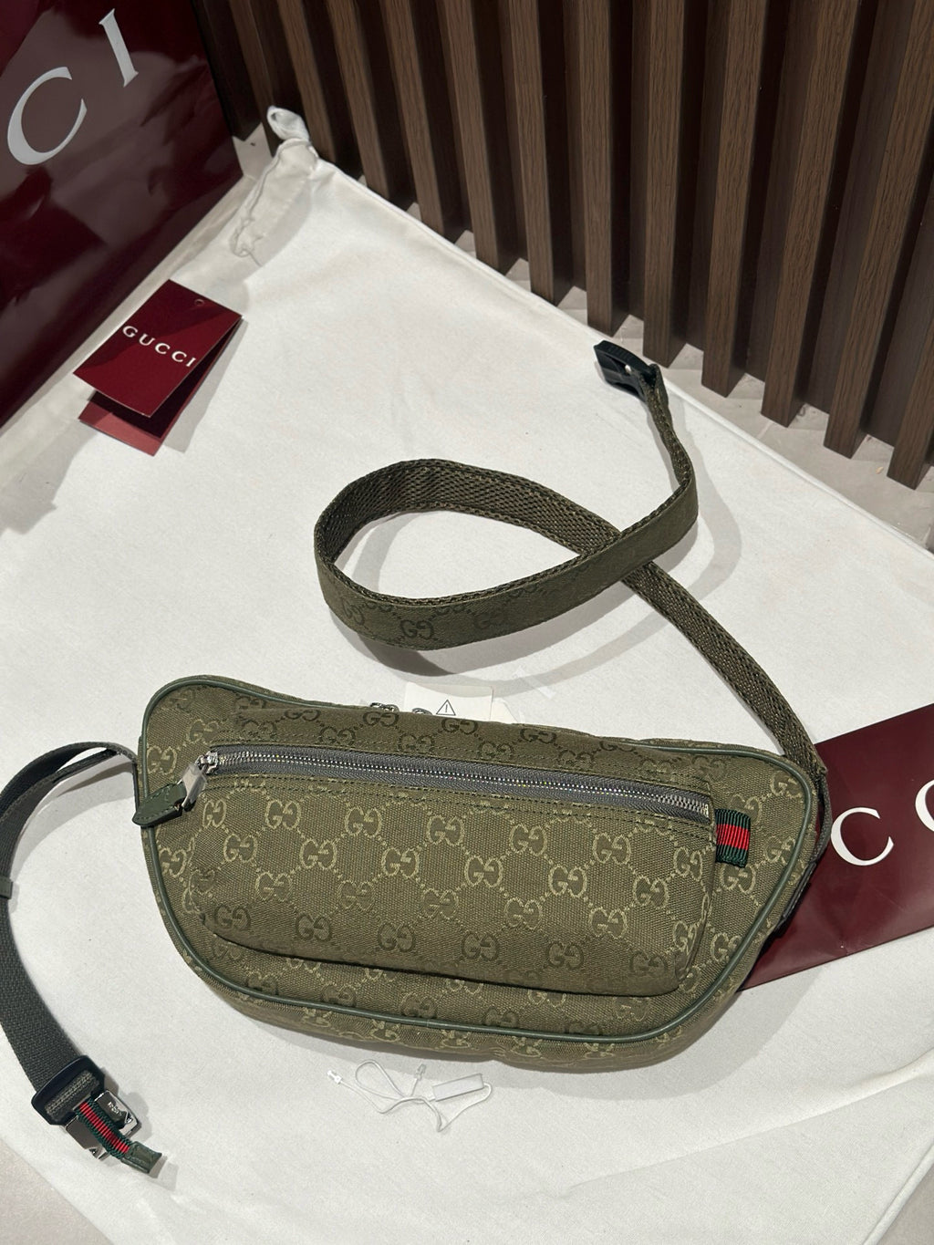 GUCCI MESSENGER BAG