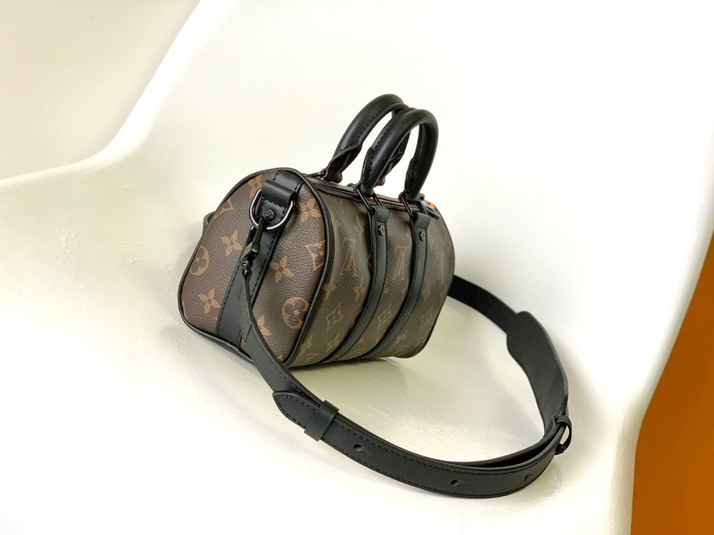 LV MESSENGER BAG