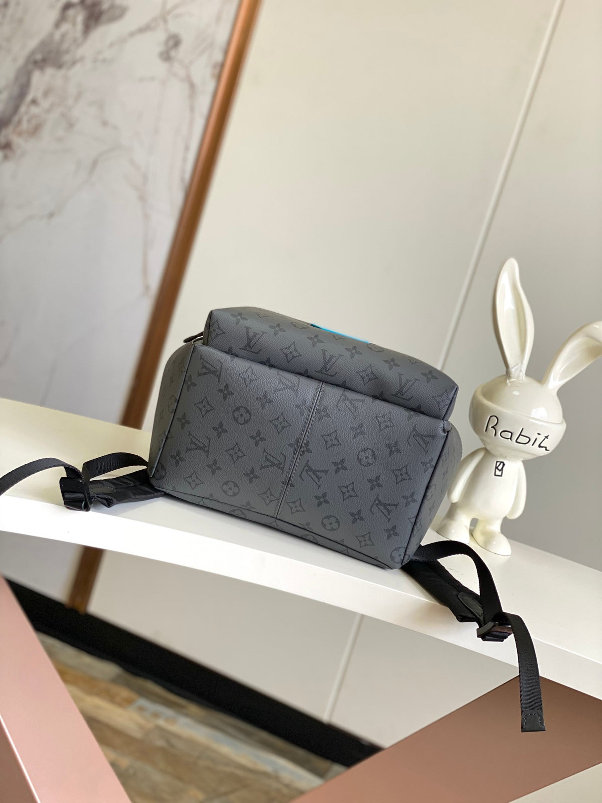 LV MESSENGER BAG