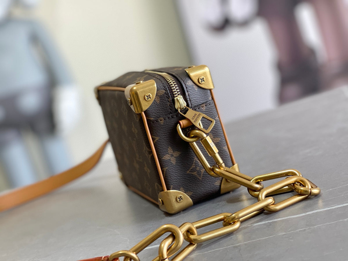 LV MESSENGER BAG