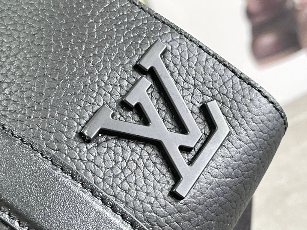 LV MESSENGER BAG