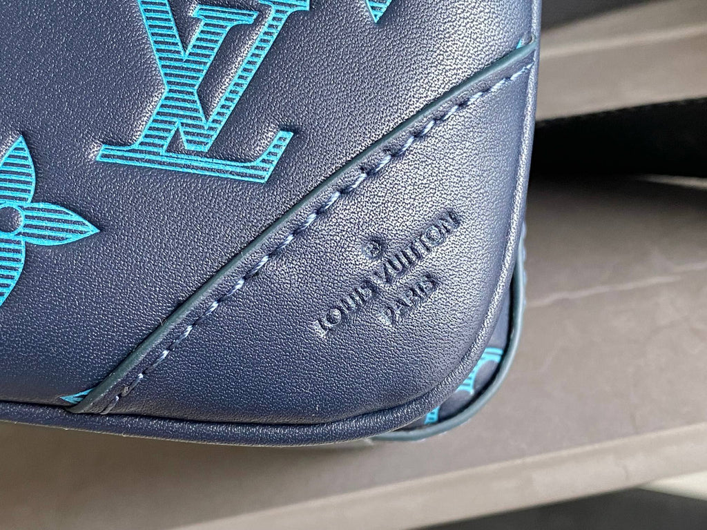 LV MESSENGER BAG