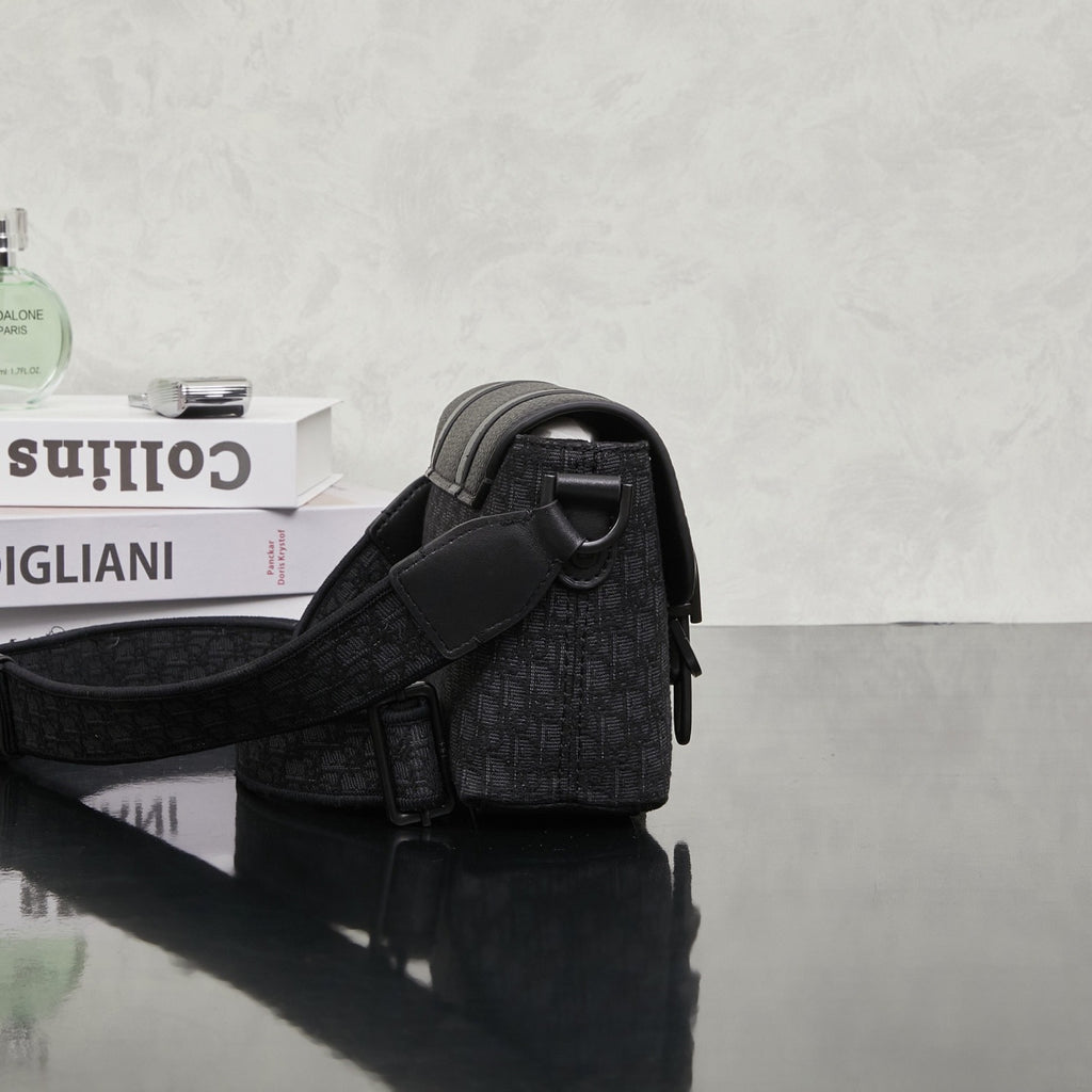 DIOR MESSENGER BAG