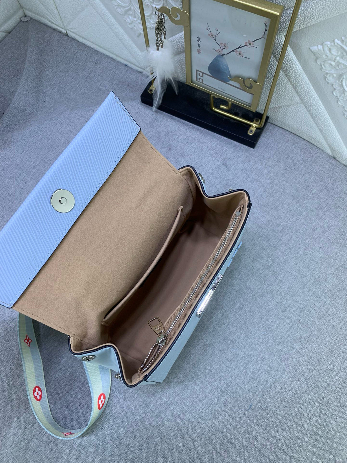 LV WOMENS BAG