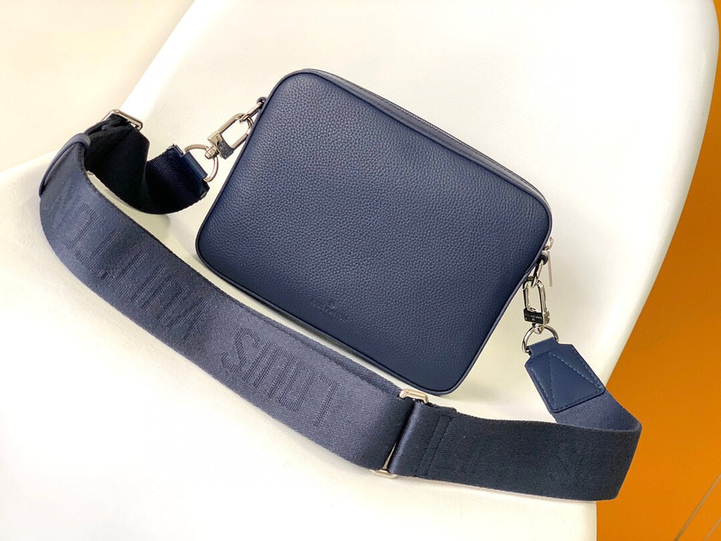 LV MESSENGER BAG