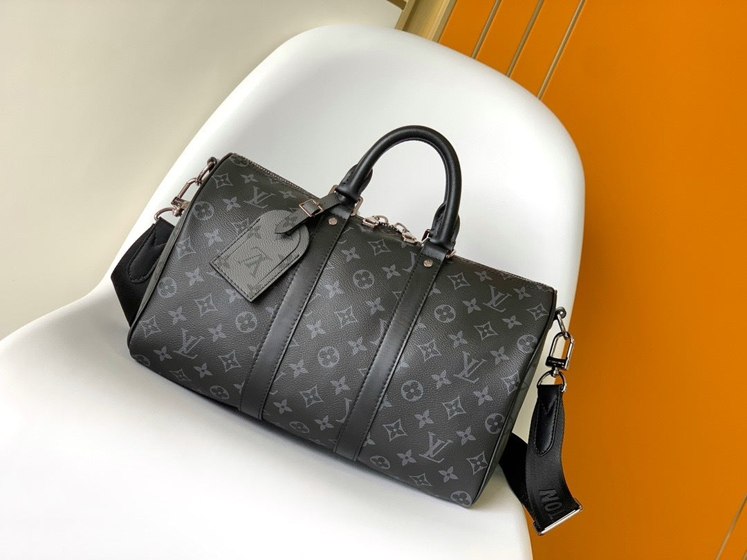 LV MESSENGER BAG