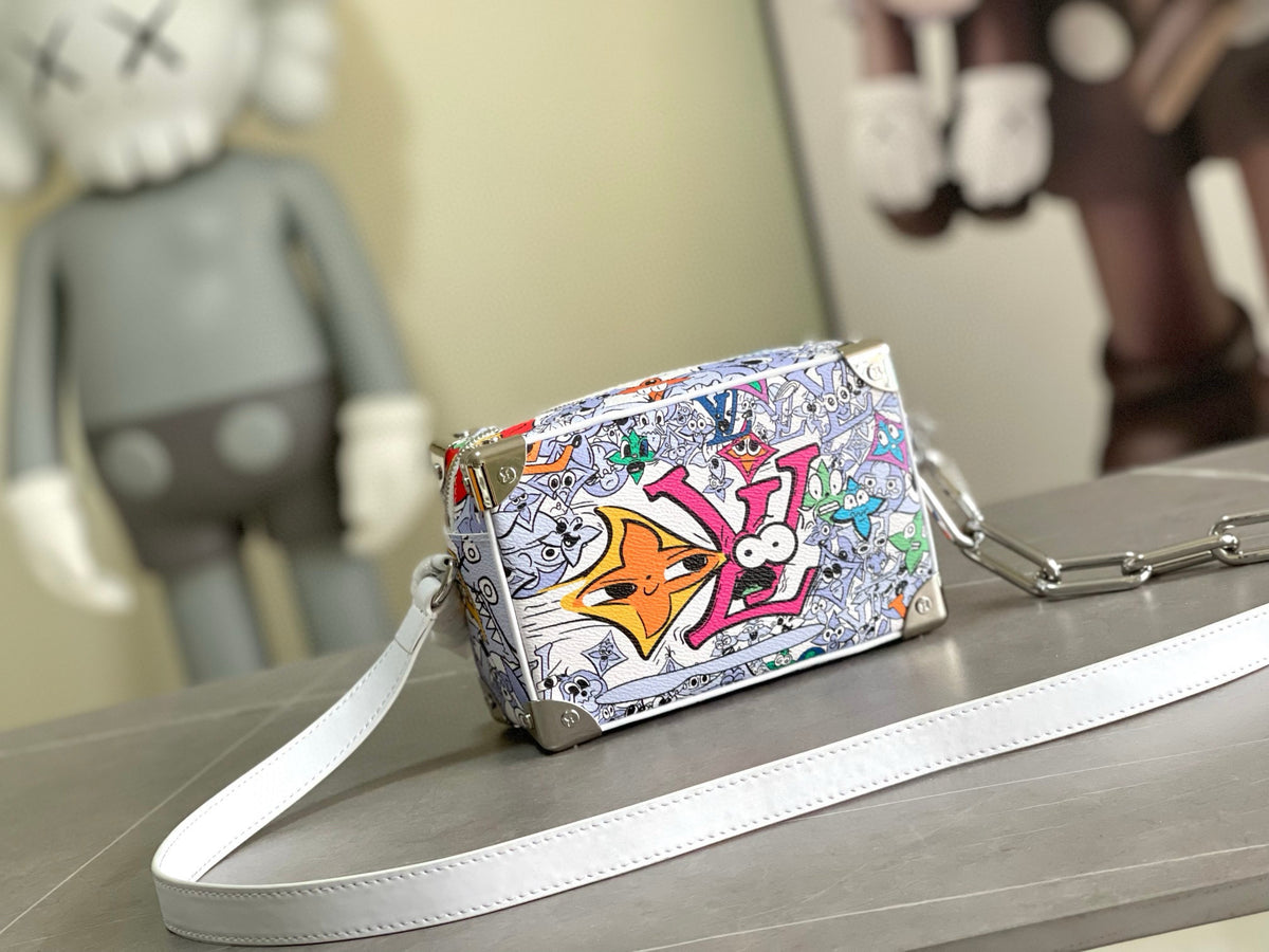 LV MESSENGER BAG