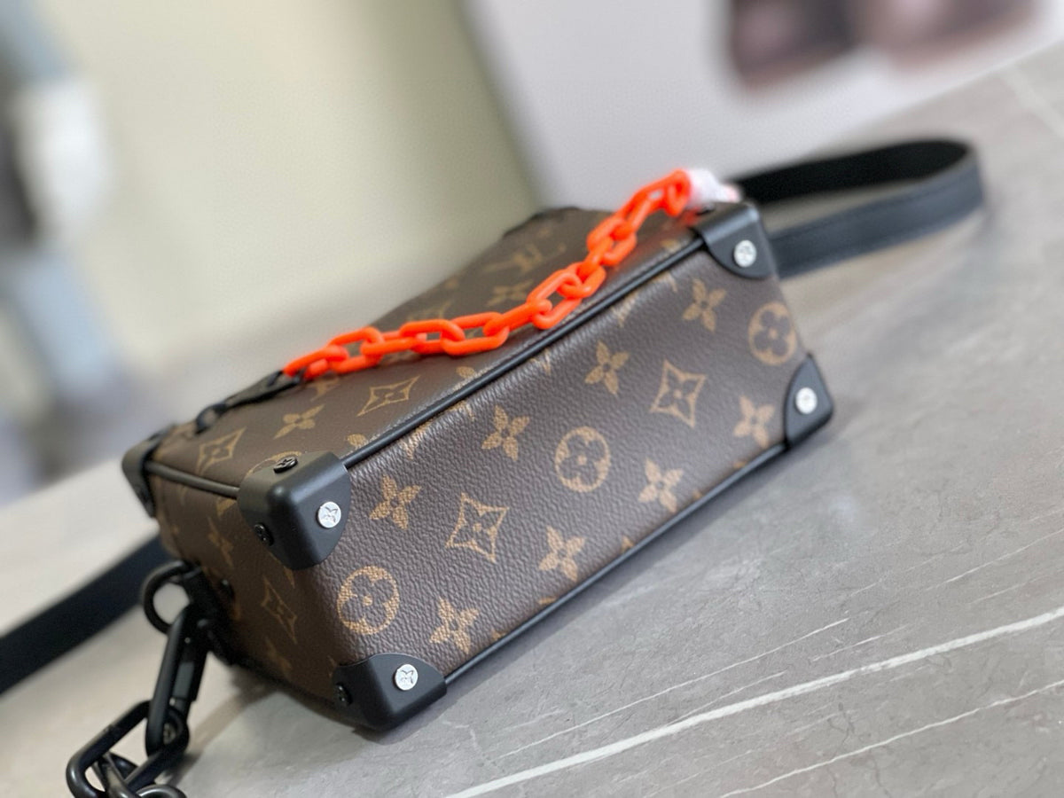 LV MESSENGER BAG