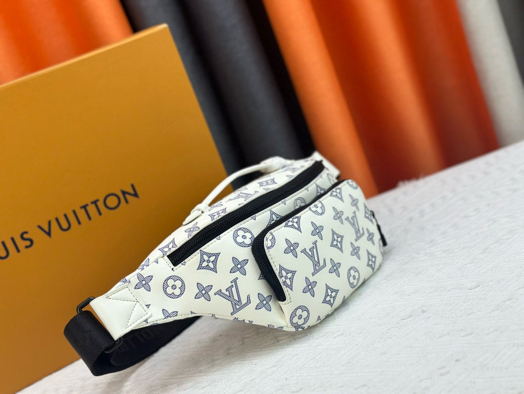 LV MESSENGER BAG