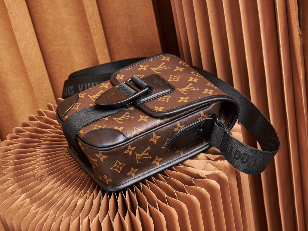 LV MESSENGER BAG