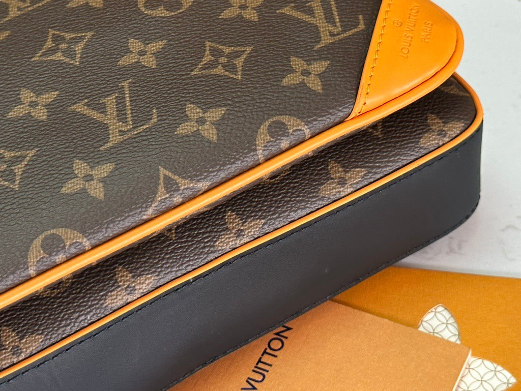 LV MESSENGER BAG