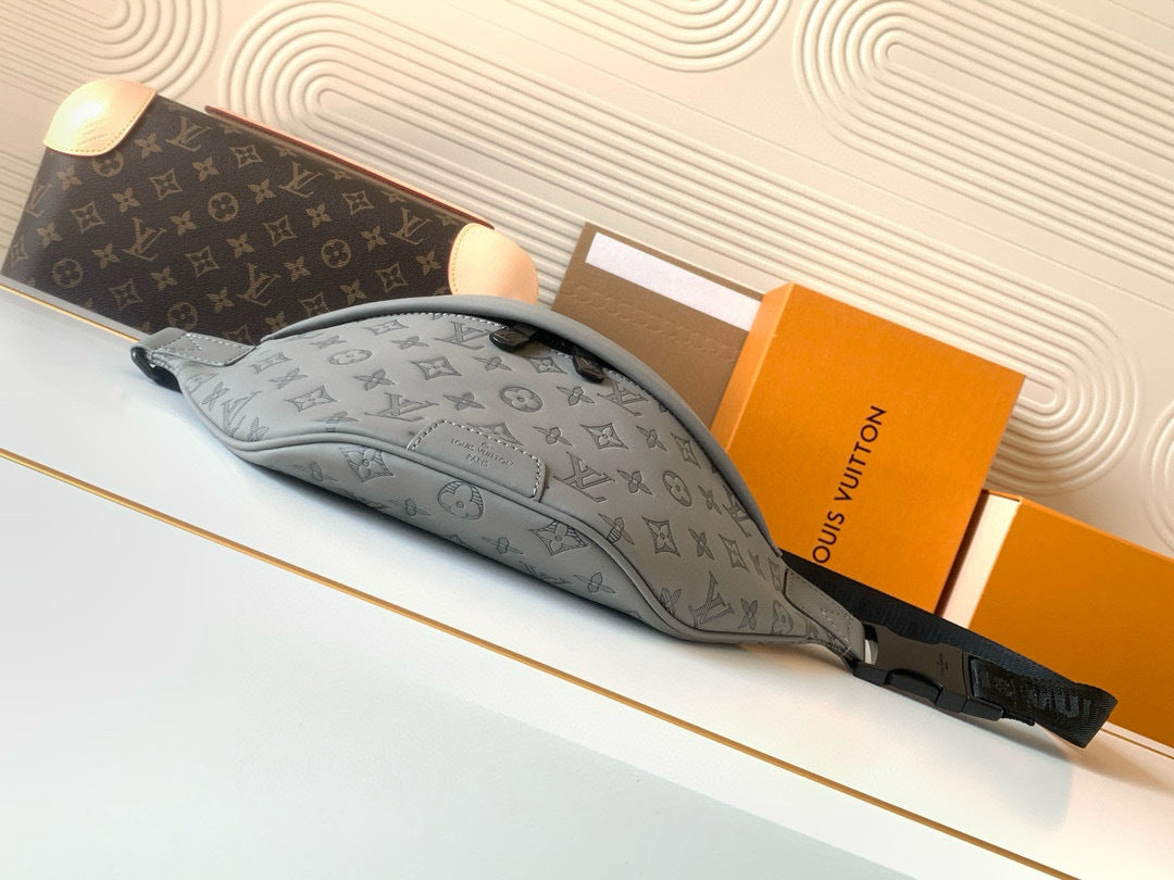 LV MESSENGER BAG