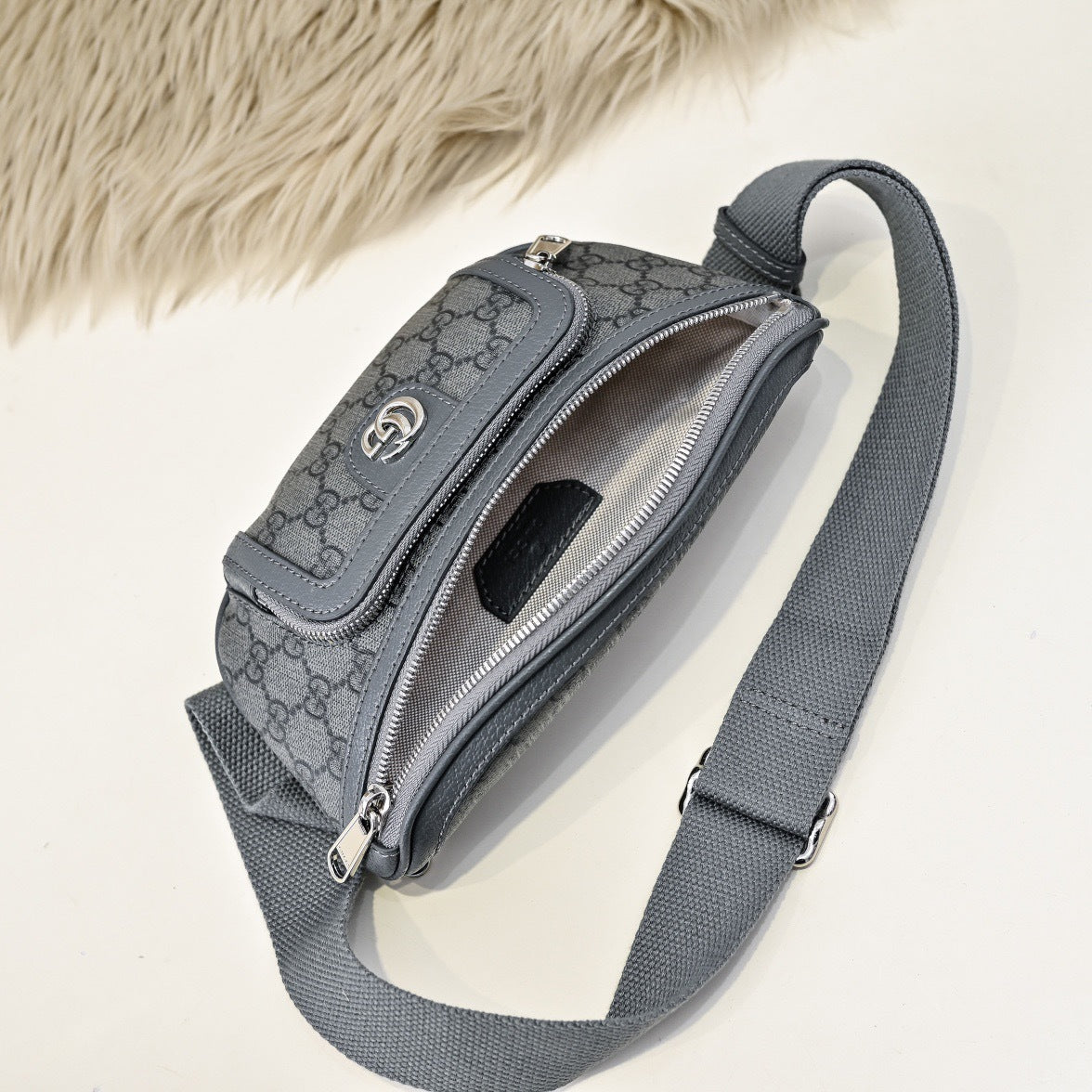 GUCCI MESSENGER BAG