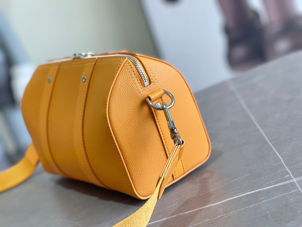 LV MESSENGER BAG