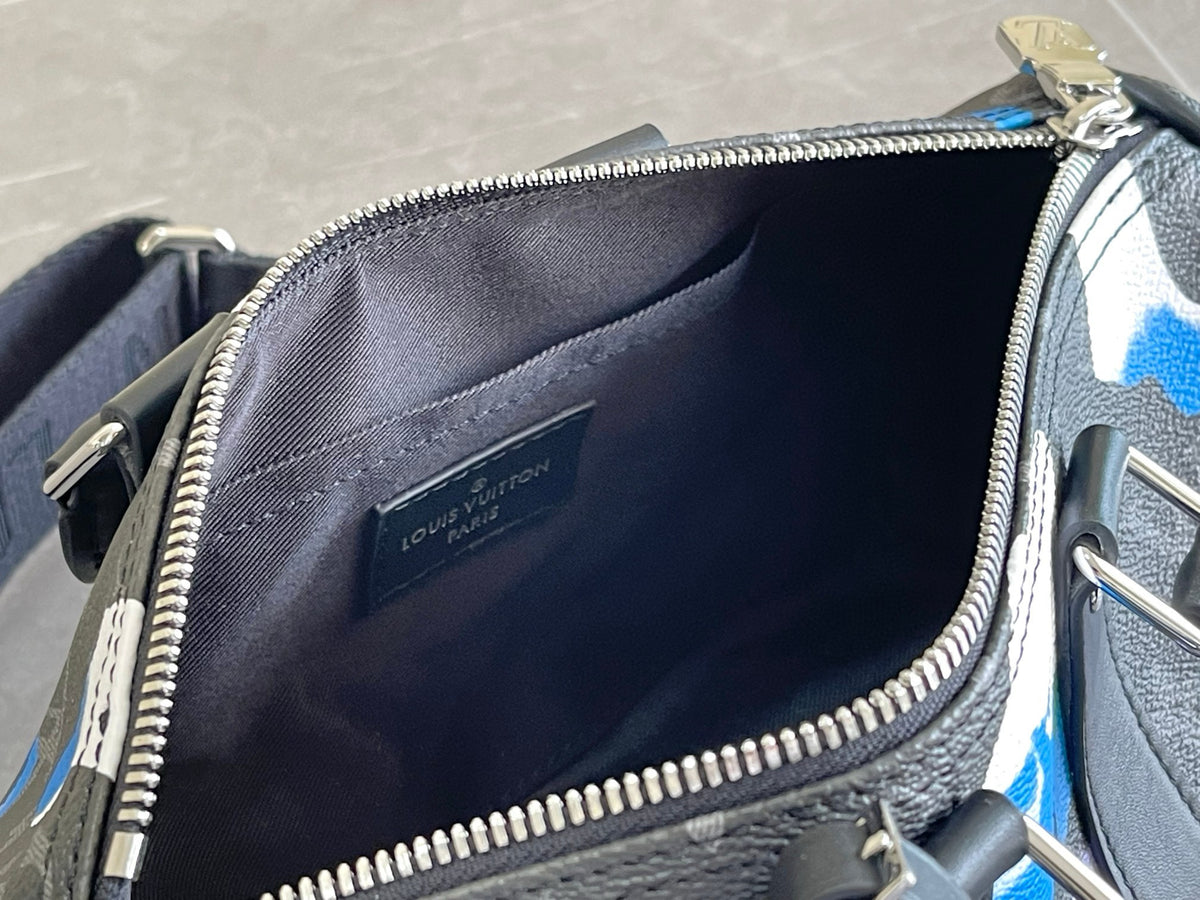LV MESSENGER BAG