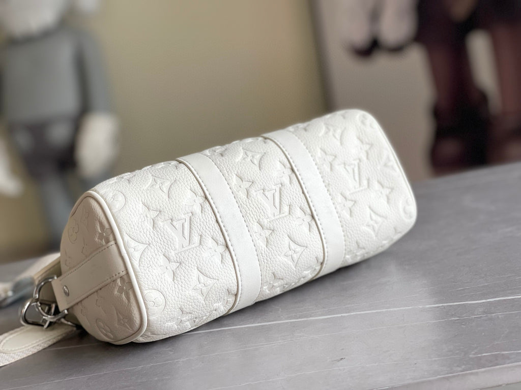 LV MESSENGER BAG