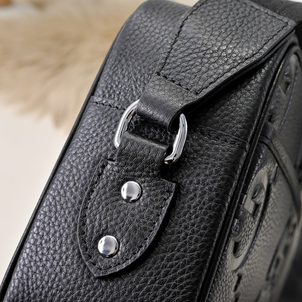 GUCCI MESSENGER BAG