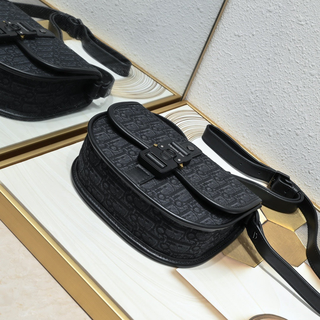 DIOR MESSENGER BAG