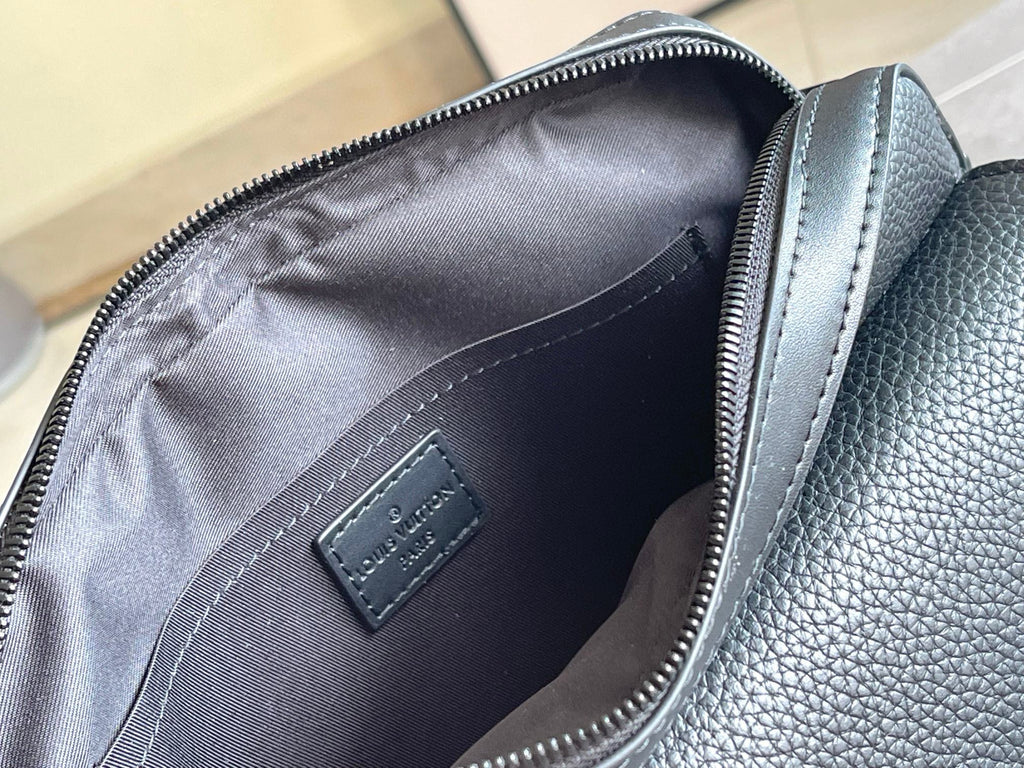 LV MESSENGER BAG